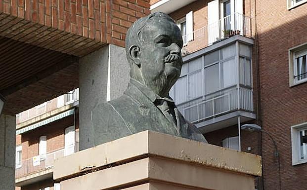 Monolito dedicado a Abilio Calderón.