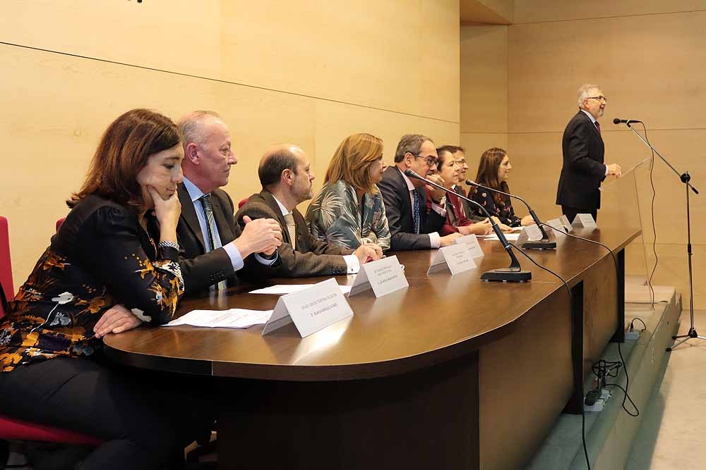 Los 318 empleados de la Junta de Castilla y León que han cumplido 15, 25 o 35 años de servicio en la Administración ya tienen su distinción.