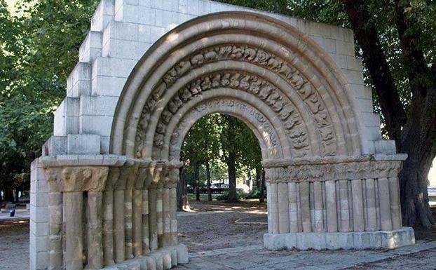 Arco románico de Cerezo de Río Tirón