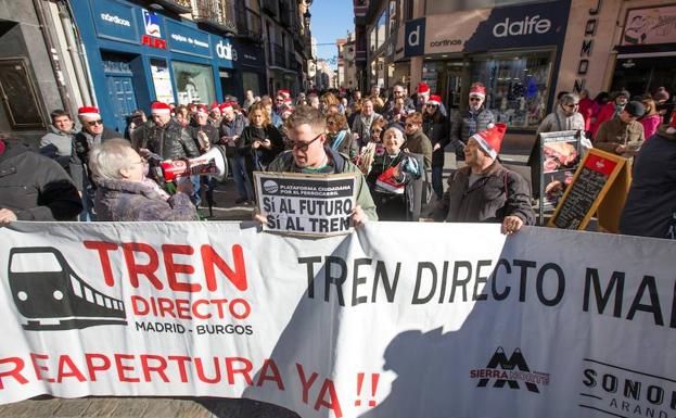 Las concentraciones semanales se han convertido en un pasacalles navideño en Aranda