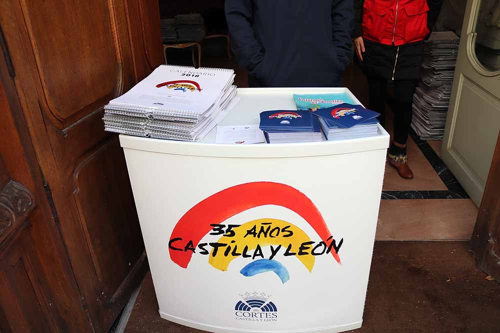 Los burgaleses entregan un juguete a Cruz Roja