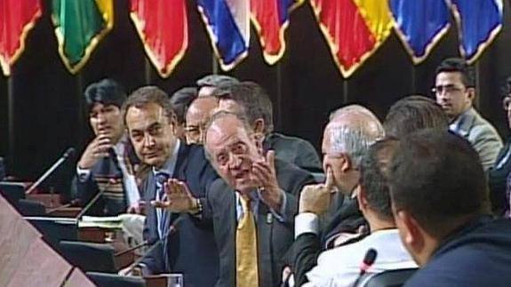 El famoso ‘por qué no te callas’ que don Juan Carlos le espetó a Hugo Chávez en la Cumbre Iberoamericana de Santiago de Chile fue sin duda el episodio más famoso en la relación entre España y el mandatario venezolano. Año 2007.