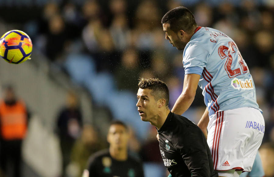 El Real Madrid empató ante el Celta en Balaídos, 2-2, en la jornada 18 de Liga. El cuadro vigués se adelantó con Wass y Bale remontó para los blancos. Sin embargo, Maxi Gómez marcó la igualada en los instantes finales.