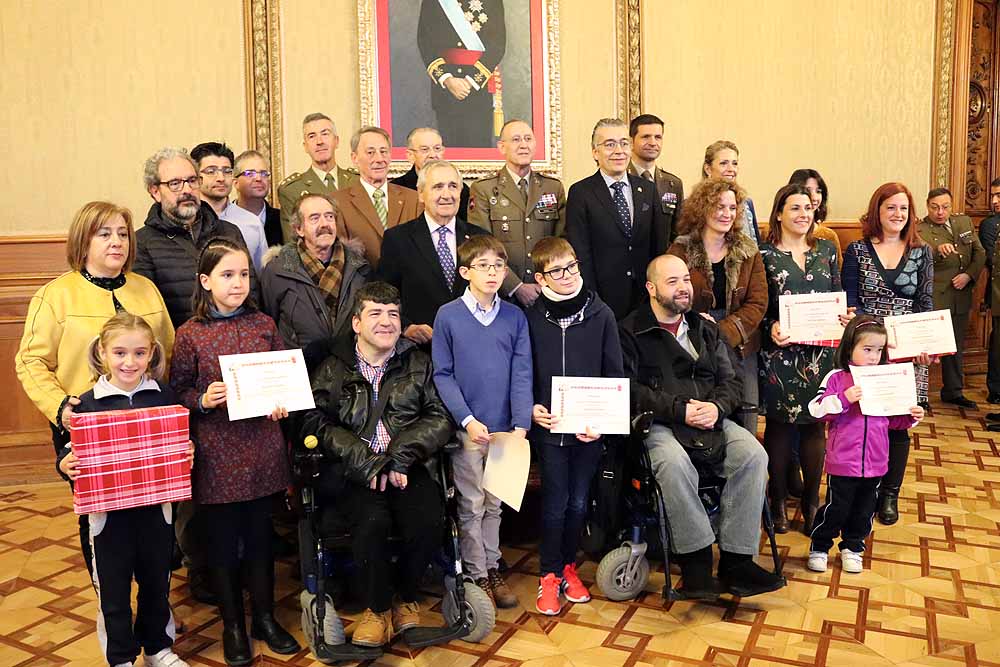 Además se han entregado los premios del V Concurso de Fotografía y del Concurso de Tarjetas Navideñas