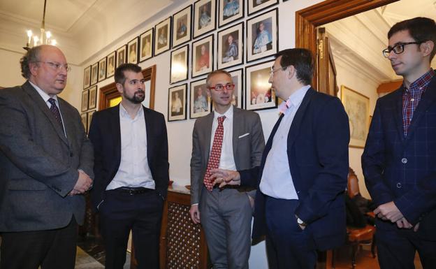 Enrique Cabero, Luis Tudanca, Ricardo Rivero y Fernando Pablos, en la Universidad. 