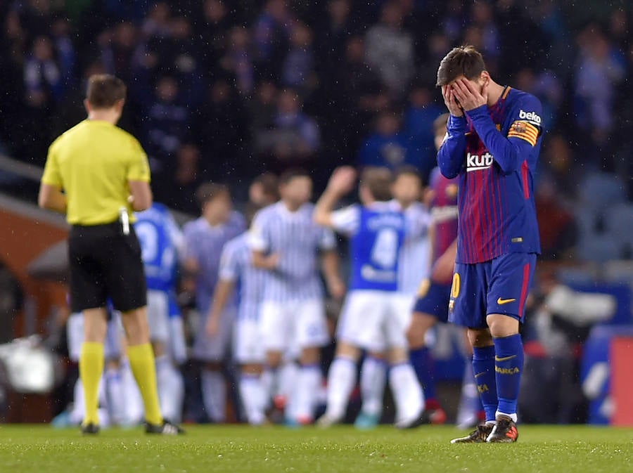 El Barça remonta un 2-0 en Anoeta, acaba con el gafe y completa una primera vuelta casi perfecta, ninguna derrota y único club invicto en Europa.