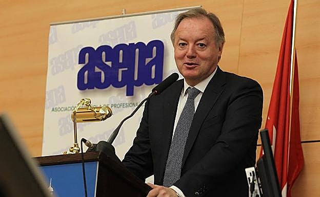 XXI Fórum de Automoción Española en el que se reconoce como Personaje Ilustre a Ernesto Antolín.