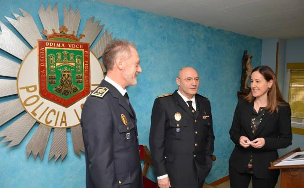 Conde ha presentado la memoria de Policía Local acompañada del intendente y el mayor operativo