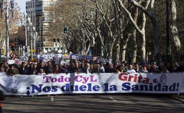 Manifestación en defensa de la sanidad pública de Castilla y León celebrada en Valladolid