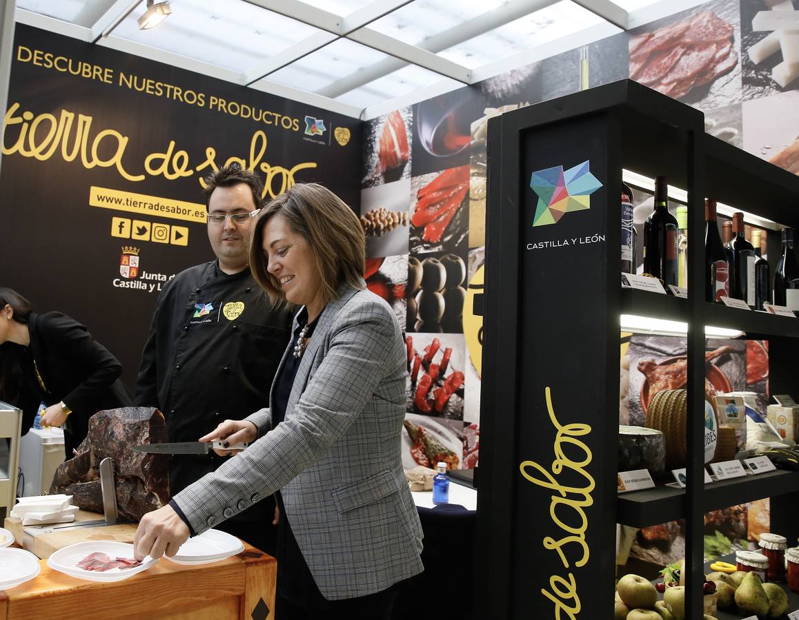 La consejera de Agricultura, Milagros Marcos, ha anunciado la intención de que los productos de Tierra de Sabor, sean la base de los menús escolares de los colegios de la comunidad