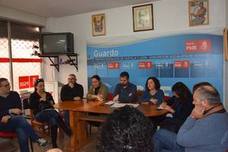 Tudanca, en el centro, en su ponencia en Guardo. 