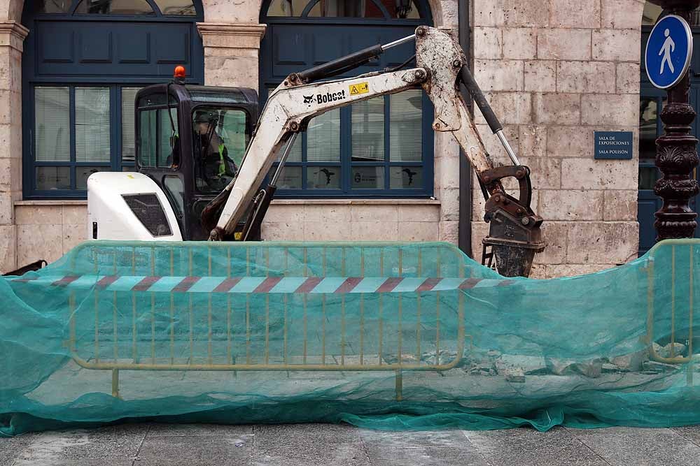 Los operarios han comenzado a trabajar frente a la Diputación