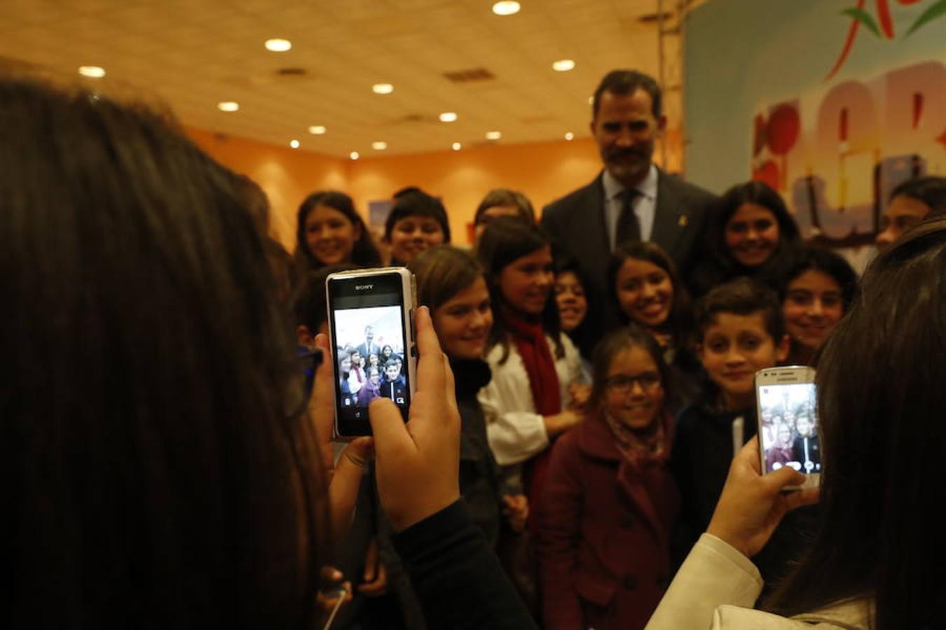 Después de que la actividad de Felipe VI se viera mermada en 2016 por la falta de Gobierno, el Rey cerró otro año atípico, esta vez como consecuencia de la situación política de Cataluña, la comunidad autónoma que visitó en más ocasiones durante 2017. En el plano internacional, su actividad se incrementó con dos visitas de Estado (Reino Unido y Japón) y viajes a Arabia Saudí, Jordania, Kazajistán, Estrasburgo (Francia).