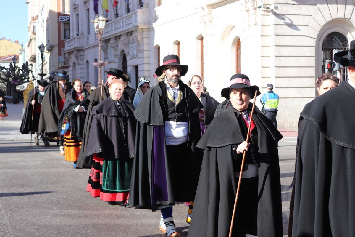 Miles de burgaleses honran a San Lesmes, patrón de la ciduad, en un soleado día en el que no faltan ni la tradición ni los roscos.