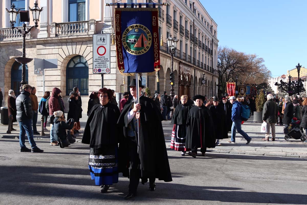 Miles de burgaleses honran a San Lesmes, patrón de la ciduad, en un soleado día en el que no faltan ni la tradición ni los roscos.