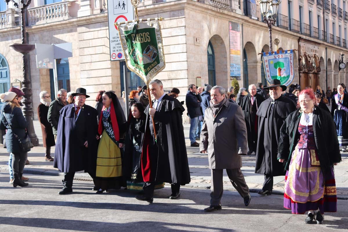 Miles de burgaleses honran a San Lesmes, patrón de la ciduad, en un soleado día en el que no faltan ni la tradición ni los roscos.