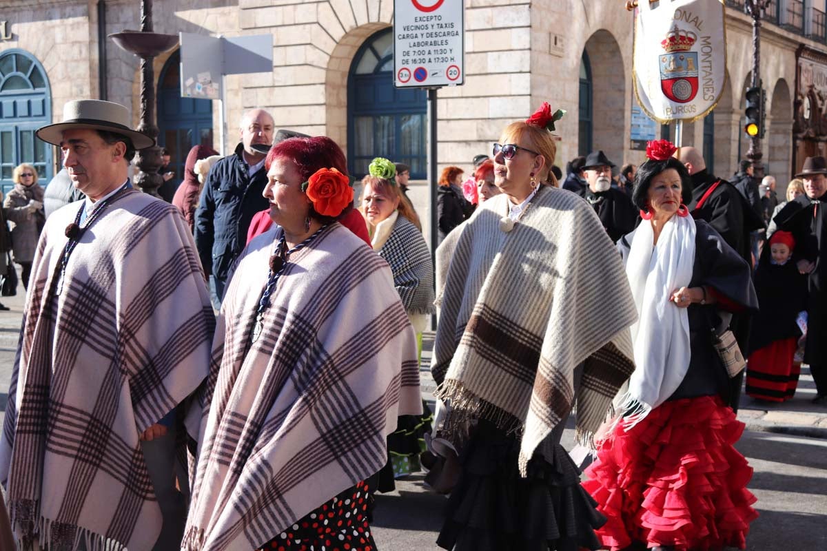 Miles de burgaleses honran a San Lesmes, patrón de la ciduad, en un soleado día en el que no faltan ni la tradición ni los roscos.