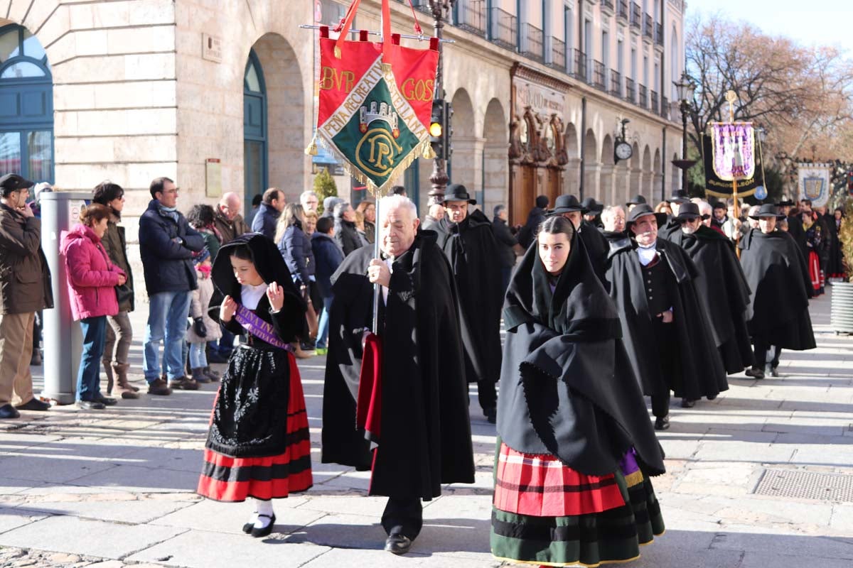 Miles de burgaleses honran a San Lesmes, patrón de la ciduad, en un soleado día en el que no faltan ni la tradición ni los roscos.