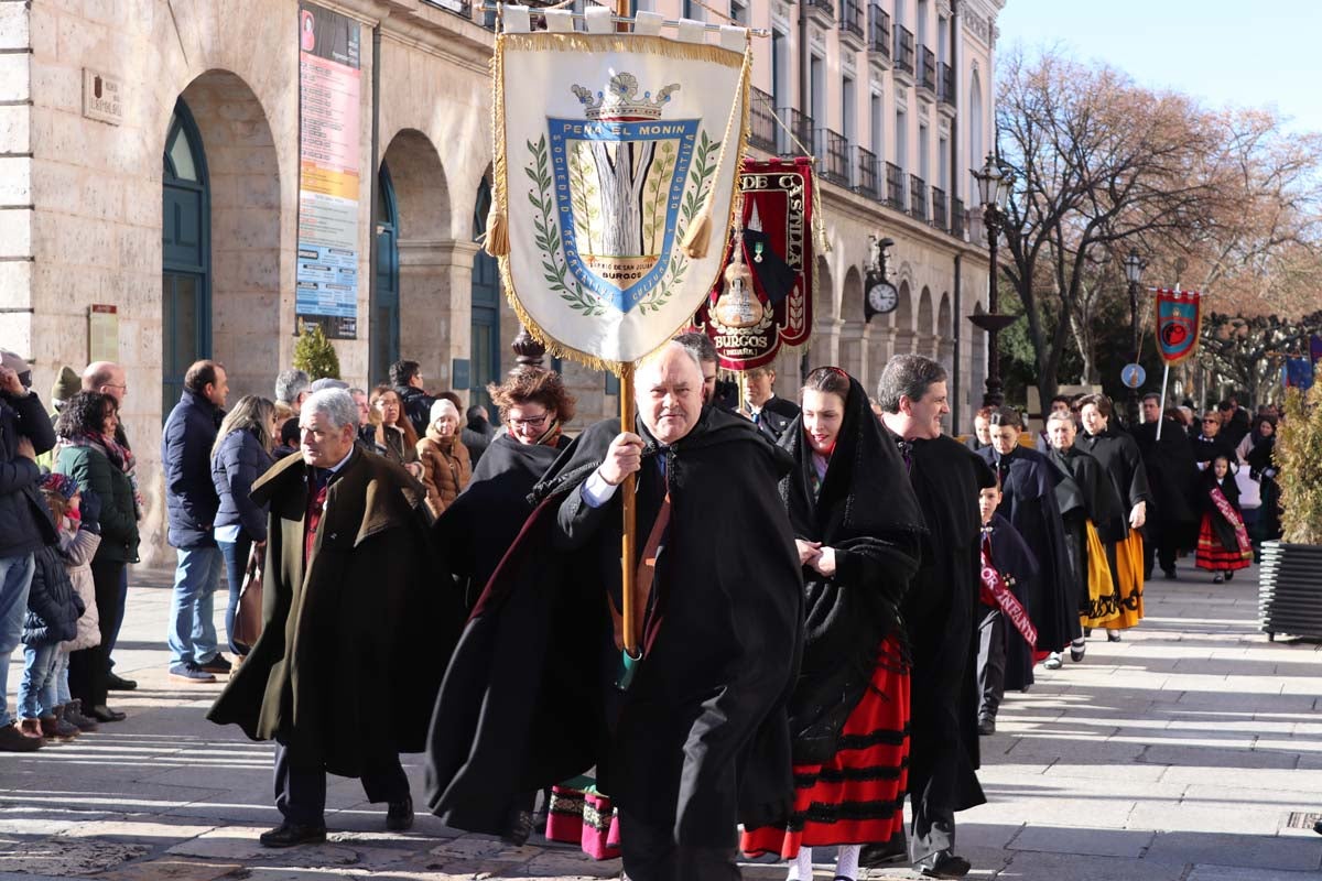 Miles de burgaleses honran a San Lesmes, patrón de la ciduad, en un soleado día en el que no faltan ni la tradición ni los roscos.