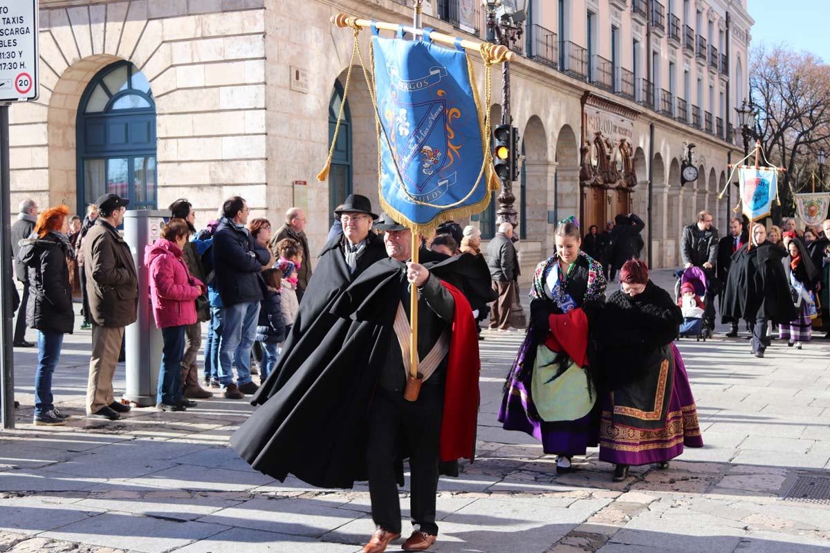 Miles de burgaleses honran a San Lesmes, patrón de la ciduad, en un soleado día en el que no faltan ni la tradición ni los roscos.