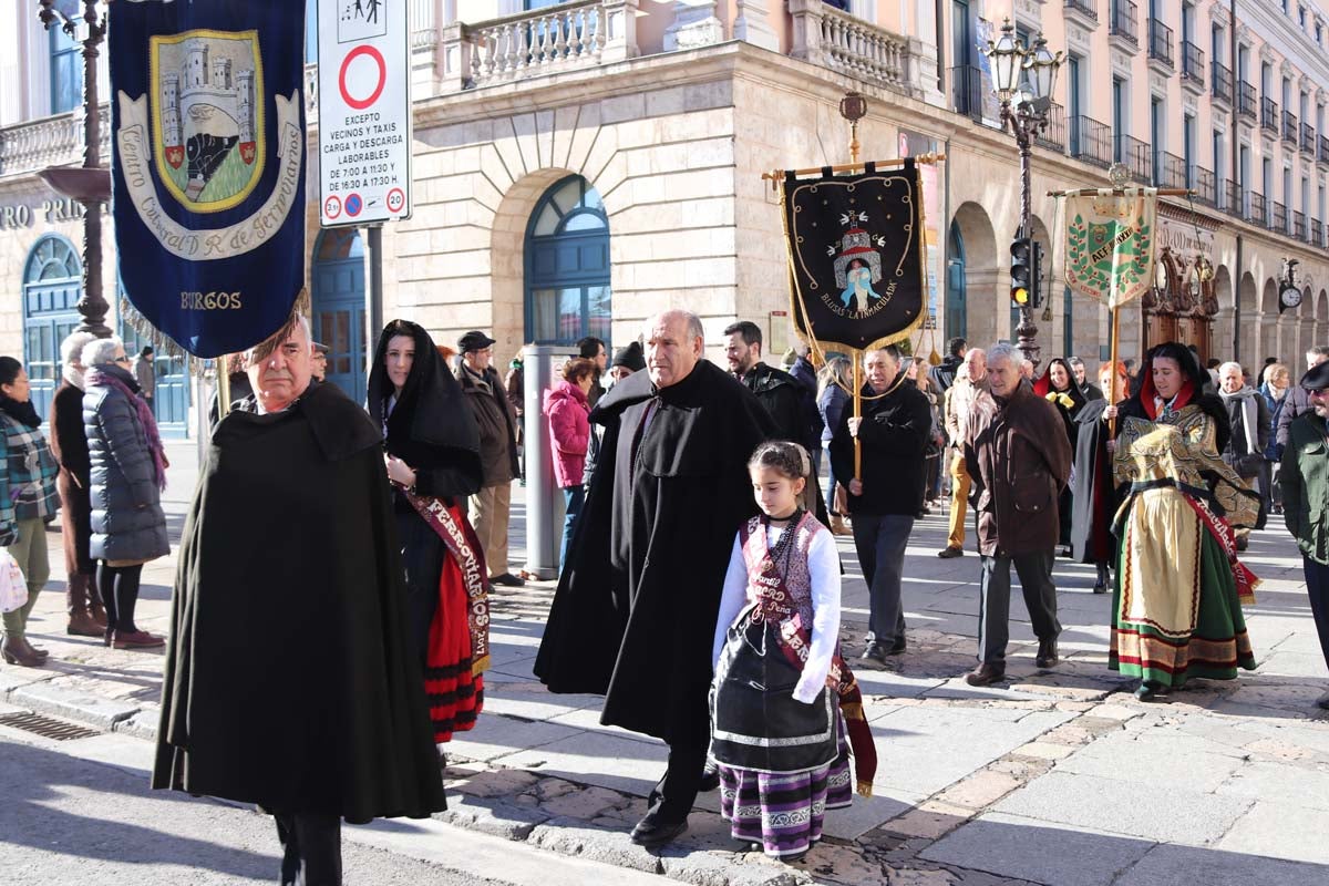 Miles de burgaleses honran a San Lesmes, patrón de la ciduad, en un soleado día en el que no faltan ni la tradición ni los roscos.