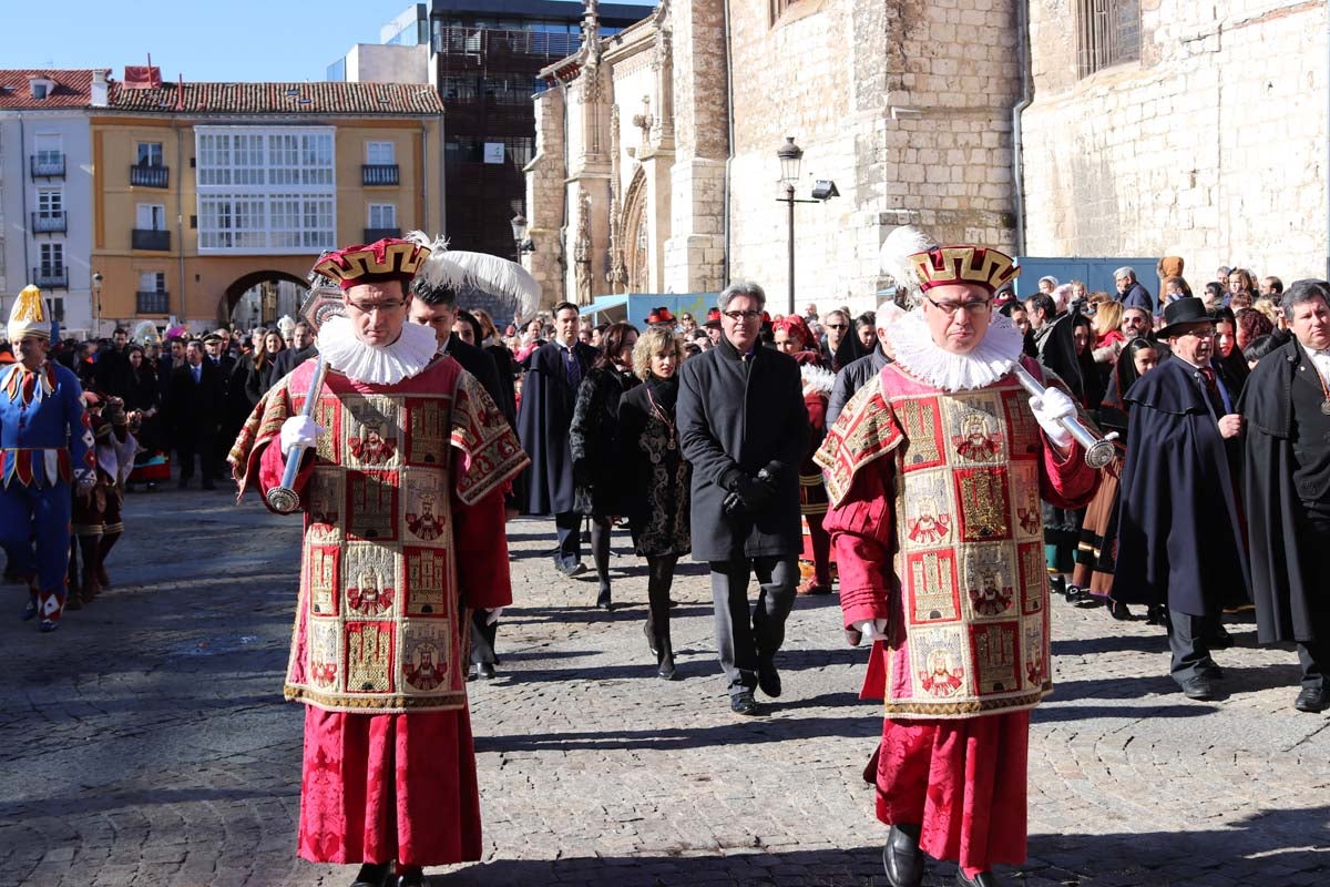 Miles de burgaleses honran a San Lesmes, patrón de la ciduad, en un soleado día en el que no faltan ni la tradición ni los roscos.