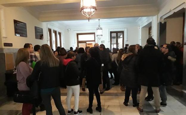 Afectados por la estafa del viaje a Eurodisney, en la Audiencia Provincial de Zamora. 