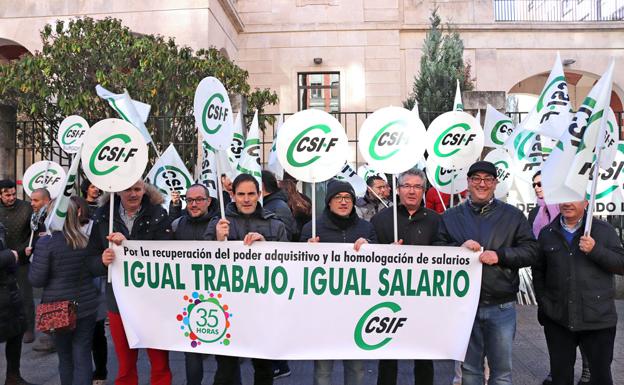 Concentración del CSIF frente a la Subdelegación del Gobierno