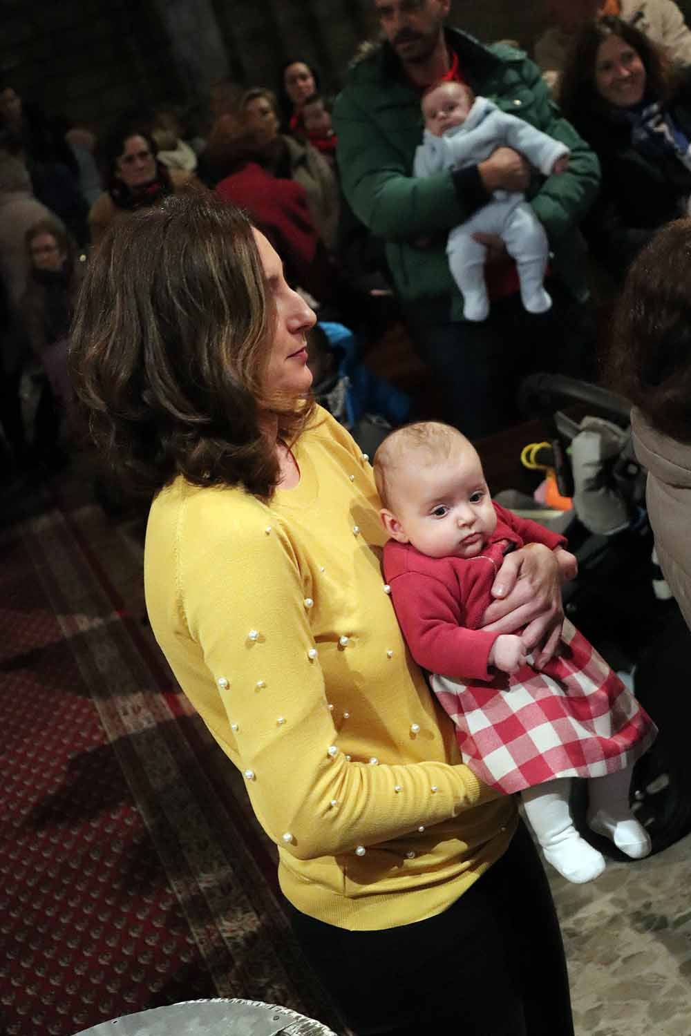 Estos son los bebés que han recibido la bendición de la Misa de la Luz
