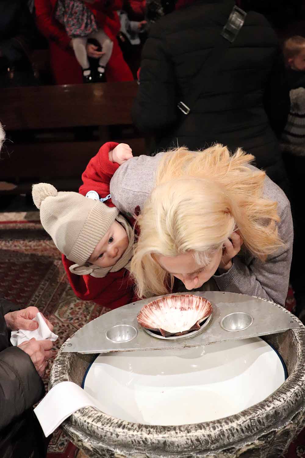 Estos son los bebés que han recibido la bendición de la Misa de la Luz