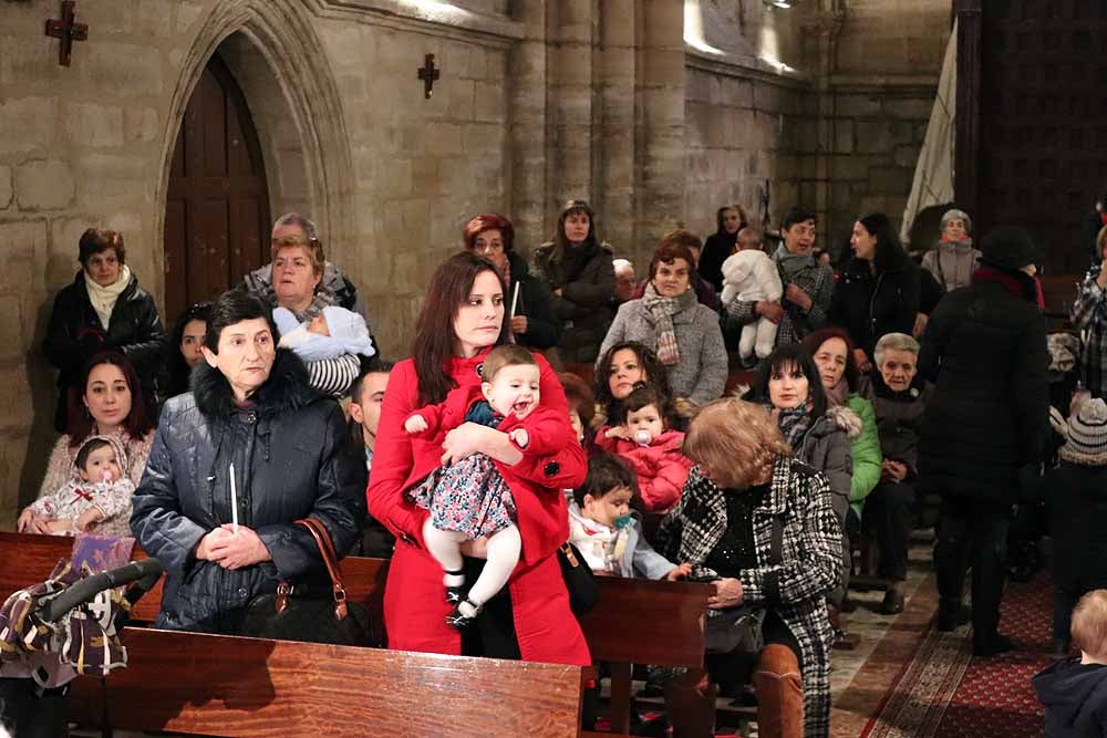 Estos son los bebés que han recibido la bendición de la Misa de la Luz