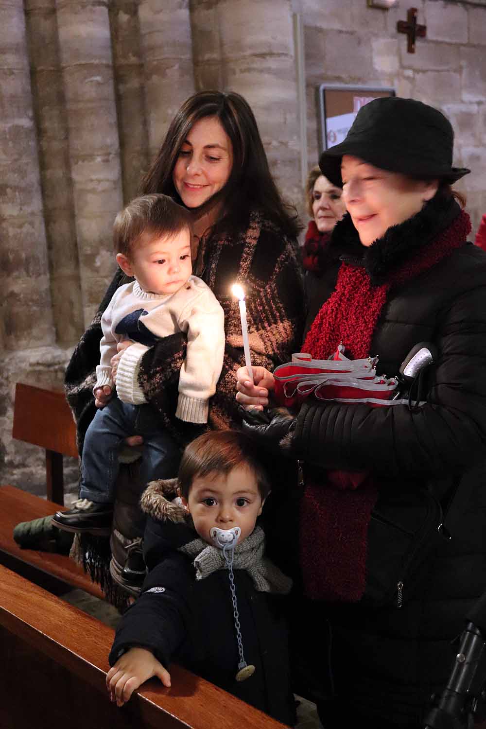 Estos son los bebés que han recibido la bendición de la Misa de la Luz