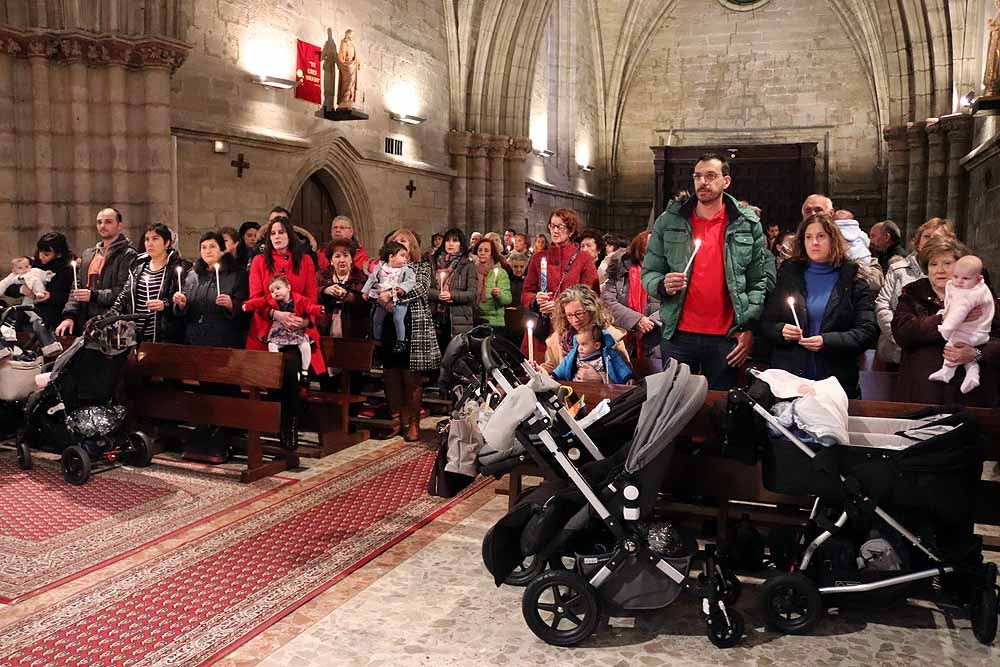 Estos son los bebés que han recibido la bendición de la Misa de la Luz