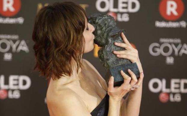 Las actriz Nathalie Poza, al término de la gala de la 32 Edición de los Premios Goya.