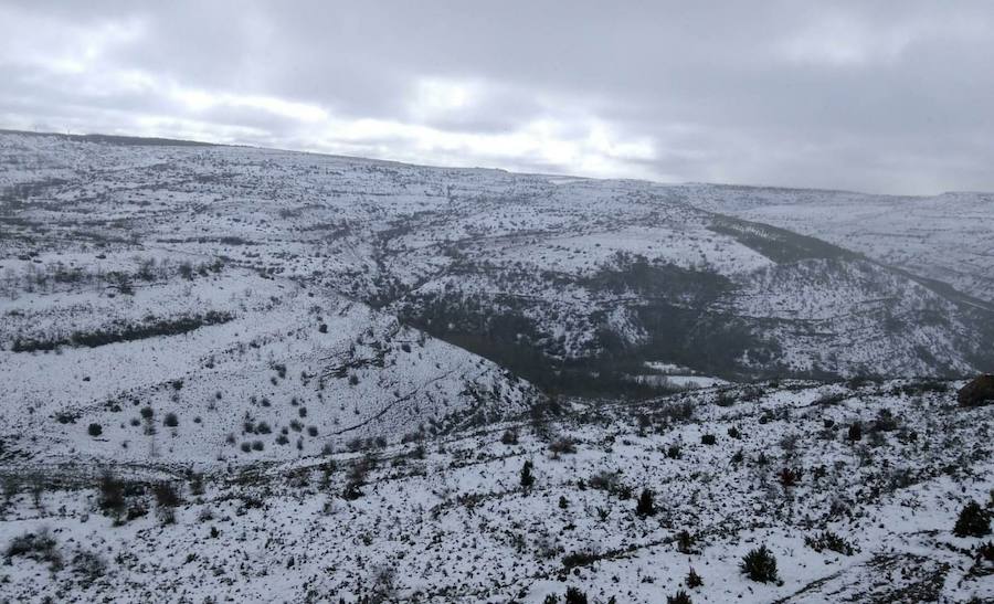 Aquí tienen una selección de fotografías de nieve enviadas por algunos de nuestros lectores. Se pueden ver imágenes de Tubilla del Agua, Ura, Belorado, Fuentelcésped, Quintanar de la Sierra o Sargentes de la Lora