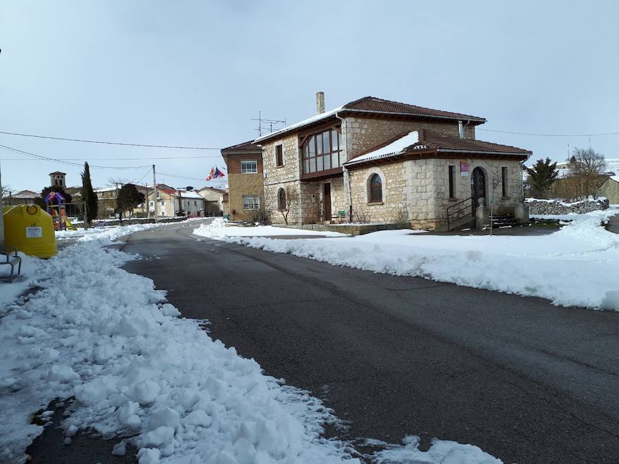 Aquí tienen una selección de fotografías de nieve enviadas por algunos de nuestros lectores. Se pueden ver imágenes de Tubilla del Agua, Ura, Belorado, Fuentelcésped, Quintanar de la Sierra o Sargentes de la Lora