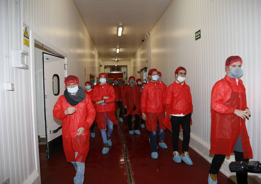 La consejera de Agricultura, con los alumnos de Basque Culinary Center