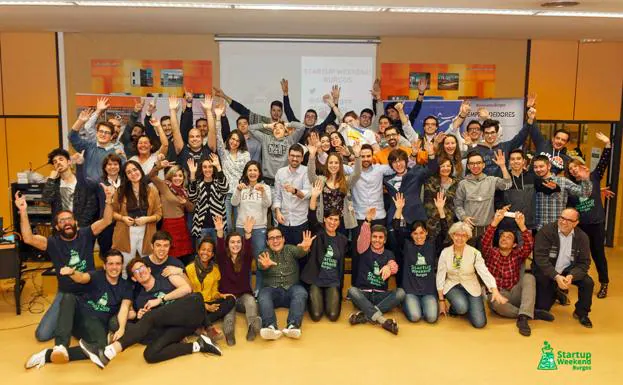 Participantes del VII Startup Weekend, tras finalizar un intenso fin de semana 