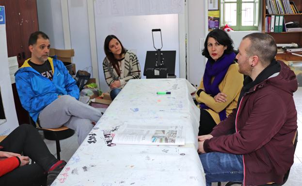 Jorge García y Eva García han visitado la asociacion Saltando Charcos