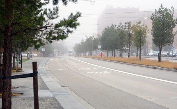 El carril de la derecha de ambos sentidos está reservado a los buses y taxis