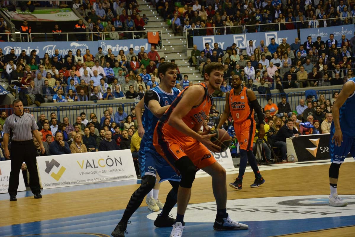 El San Pablo no pudo superar al Valencia Basket, pero el choque volvió a congregar a miles de personas en el Coliseum.