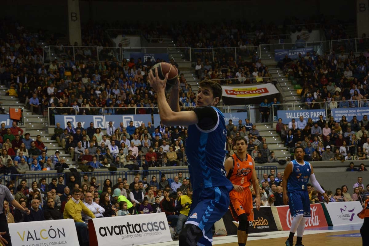 El San Pablo no pudo superar al Valencia Basket, pero el choque volvió a congregar a miles de personas en el Coliseum.