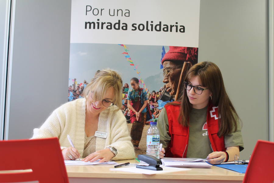 La Fundación Multiópticas y Cruz Roja graduan la vista y reparten gafas a cerca de 130 personas de colectivos vulnerables en Burgos a través de la campaña #MiradaSolidaria