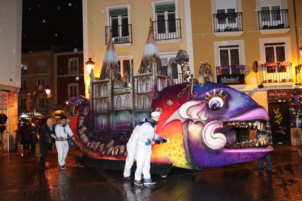 El Entierro de la Sardina cerró ayer los actos festivos del Carnaval burgalés. Llega el tiempo de la Cuaresma, del recato, pero El Sevilla se encargó anoche de darnos humor para soportar los duros días que están por venir