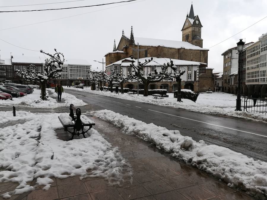Aquí os dejamos unas imágenes sobre el paso del temporal de nieve por la provincia de Burgos