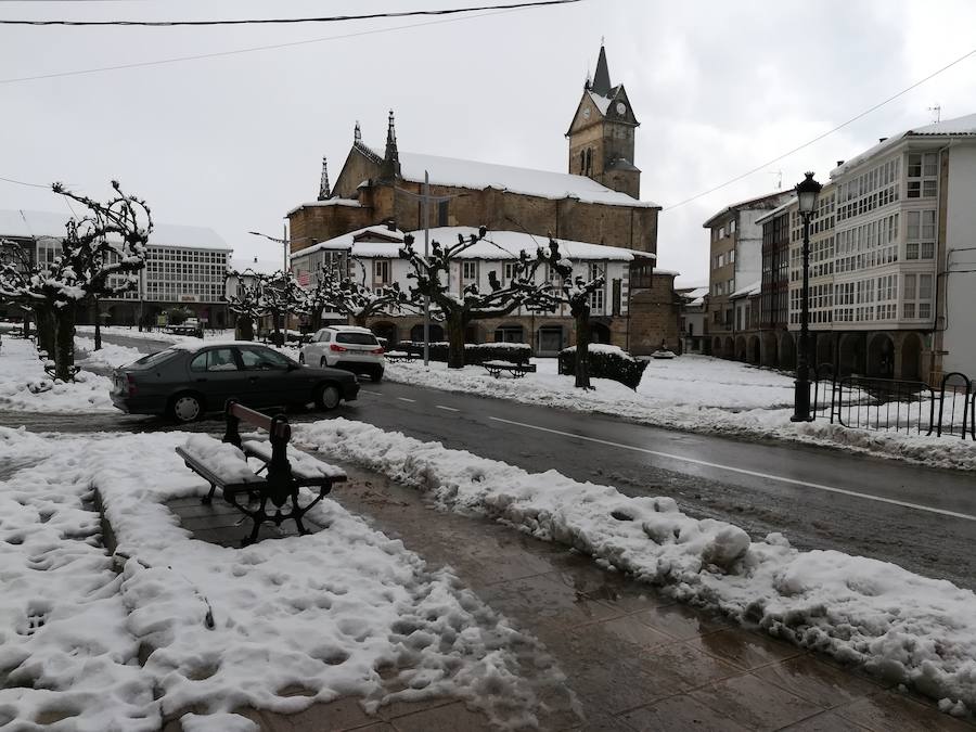 Aquí os dejamos unas imágenes sobre el paso del temporal de nieve por la provincia de Burgos