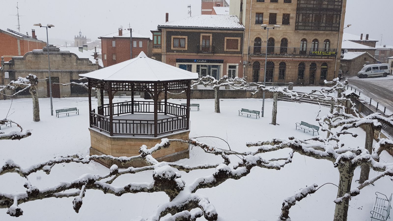 Aquí os dejamos unas imágenes sobre el paso del temporal de nieve por la provincia de Burgos