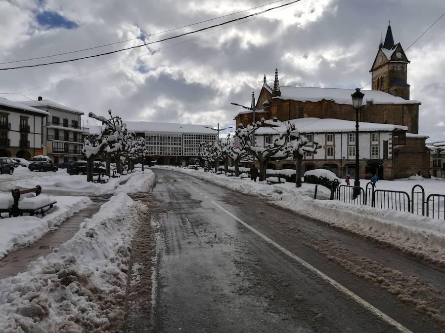 Aquí os dejamos unas imágenes sobre el paso del temporal de nieve por la provincia de Burgos