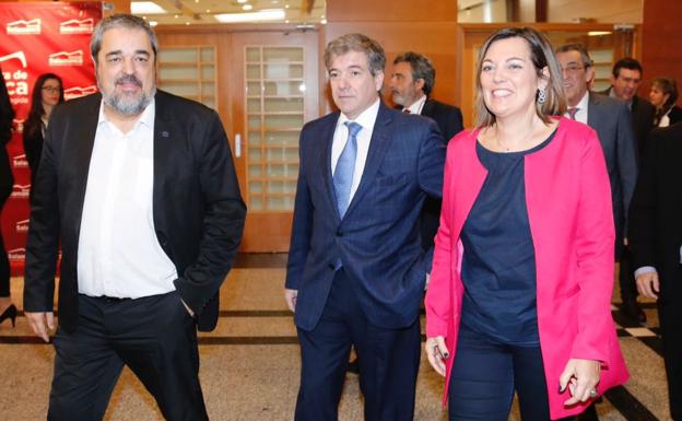 El director de El Norte de Castilla, Carlos Aganzo; el director general de El Norte, Ángel de las Heras; y la consejera de Agricultura y Ganadería, Milagros Marcos, esta mañana.