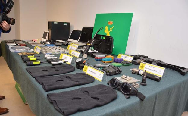 La Guardia Civil ha intervenido numeroso material